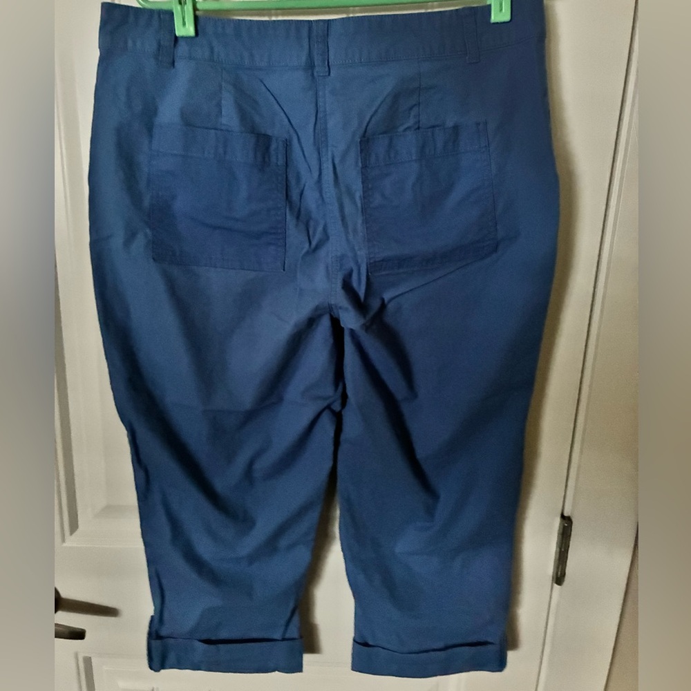 Northern Reflections Blue capris front and back pockets and bottom cuff - Picture 2 of 6